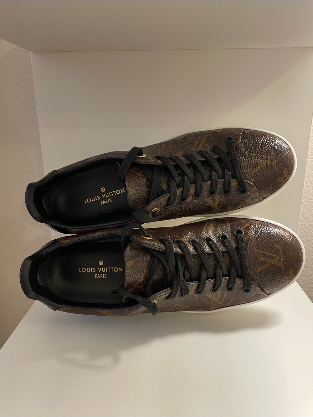 Louis Vuitton Frontrow Sneaker - Picture 4 of 10